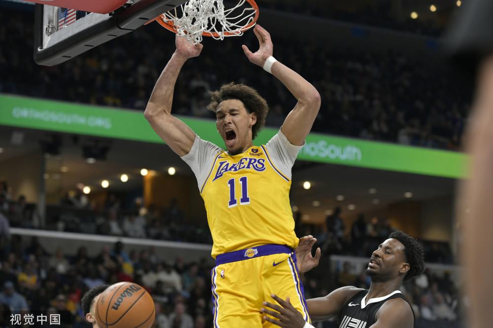 球拍后的微 球拍后的微